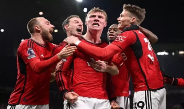 “Mançester Yunayted” evdə, “Liverpul” səfərdə qələbə qazandı