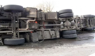 Bakı-Astara yolunda TIR aşdı - VİDEO - FOTO