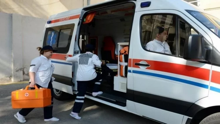 Azərbaycanda bir ailə yol qəzasına düşdü, xəsarət alanlar var