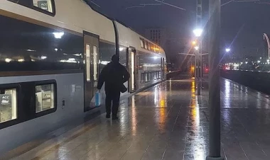 Elektrik kəsildi, Bakı-Pirşağı qatarı yolda qaldı - AÇIQLAMA