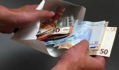 Ayda 5 min avro qazananların problemi