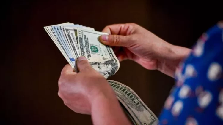 500 dollardan çox valyuta dəyişənlərdən sənəd tələb olunacaq