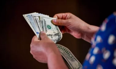 500 dollardan çox valyuta dəyişənlərdən sənəd tələb olunacaq