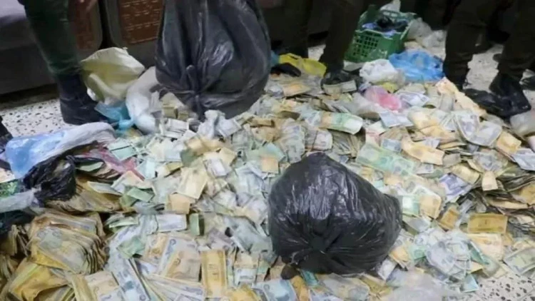 Dilənçinin evindən 400 min dollar pul tapıldı - FOTO