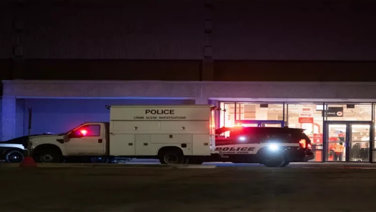 ABŞ-də ticarət mərkəzində atışma - Ölü və yaralılar var