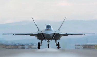 Türkiyə milli döyüş təyyarəsini havaya qaldırır