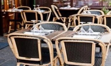 İranda mahnıya görə restoran bağlandı, ifaçı həbs edildi