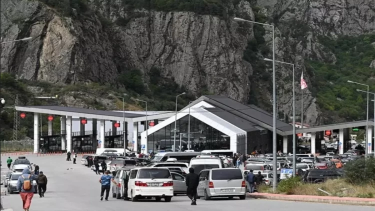 Ermənistanı Rusiyaya bağlayan avtomobil yolu tam bağlanıb