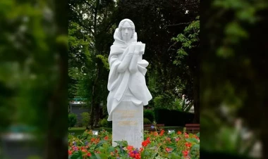 Ermənilər güllələdi, fransızlar sökür: Fransanın mədəniyyətimizə qarşı vandalizmi