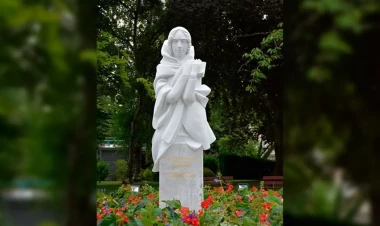 Ermənilərdən fərqlənməyən fransızlar: bu dəfə hədəfdə Natəvandır - FOTO