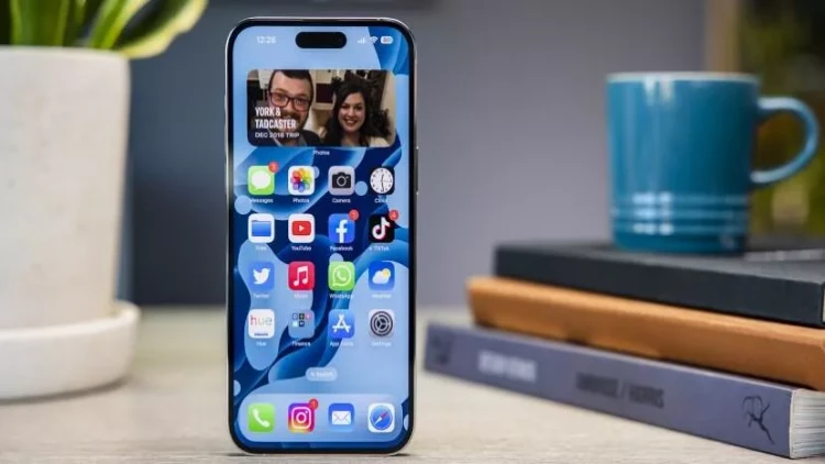 Jurnalist yeni iPhone aldı - Sürprizlə qarşılaşdı