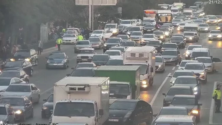 Bakının bir sıra yollarında tıxac - SİYAHI