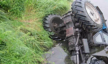 Hacıqabulda traktor dərəyə aşdı - ölən var