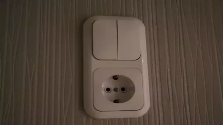 Adapteri telefonsuz cərəyan mənbəyində saxlamayın -  3 ƏSAS SƏBƏB