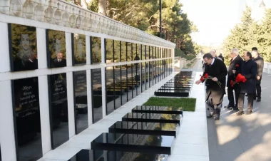 Cevdet Yılmaz Şəhidlər xiyabanını və “Türk şəhidliyi” abidəsini ziyarət edib - FOTO