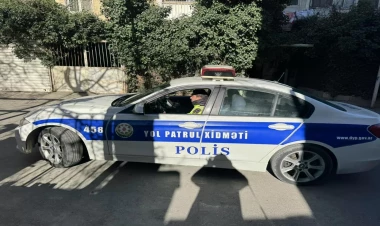 Yol polisi xəstə qadına belə kömək etdi - VİDEO