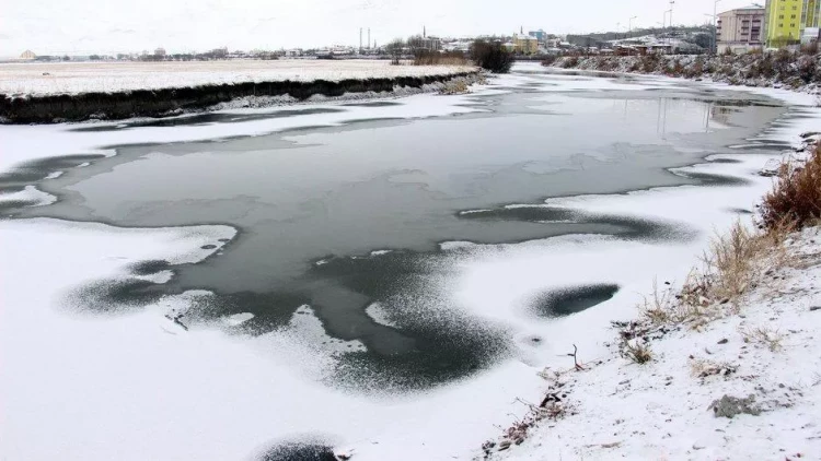 Kür çayı dondu - VİDEO