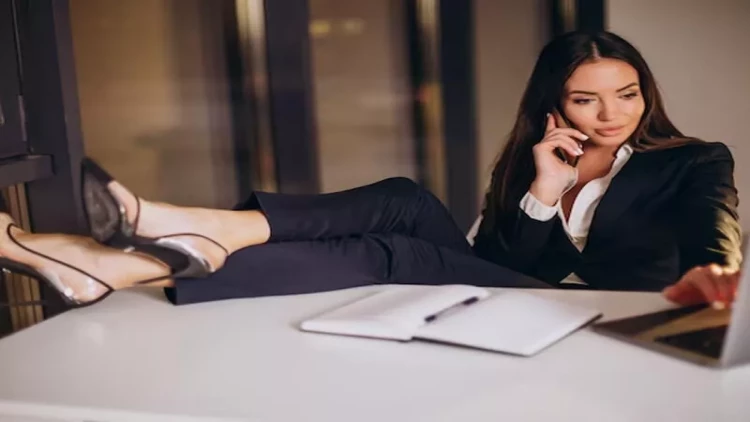 Bələdiyyə sədrinin müavini rüşvət alıb estetik etdirdi - Ölkədə qalmaqal - FOTO