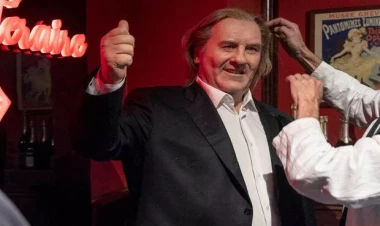 Aktyorun mum heykəlini götürdülər - çəkiliş meydançasında qadınlara... FOTO