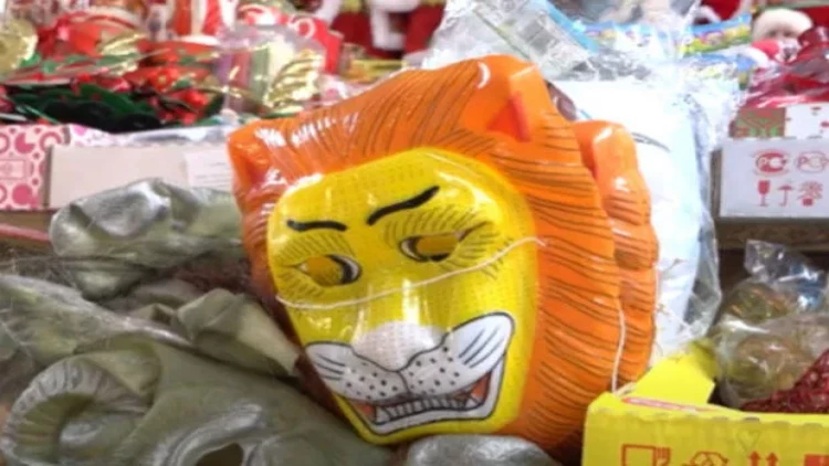 Həkimdən XƏBƏRDARLIQ: “Uşaqlara Yeni il maskaları alarkən diqqətli olun”