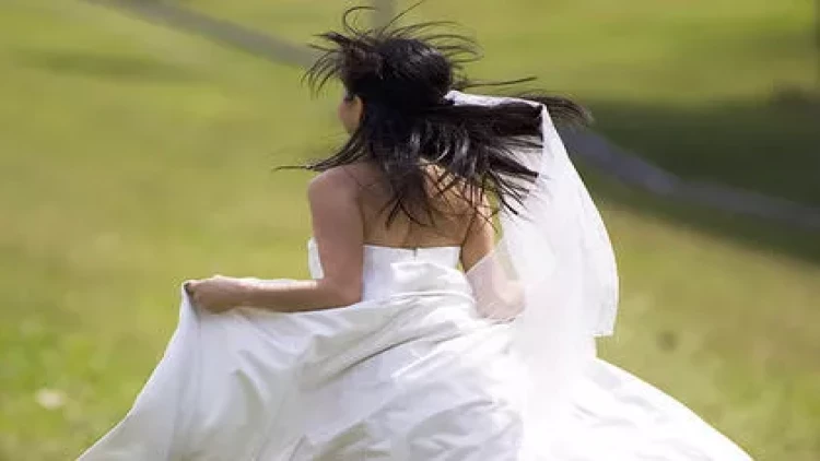 Toyda qonağın zarafatı gəlini ölümlə üz-üzə qoydu - VİDEO