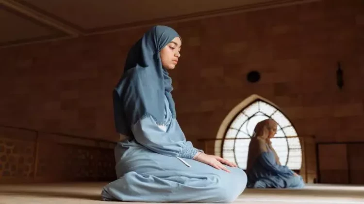 Qadının qaş aldırması və üz aldırması zinət sayılırmı?