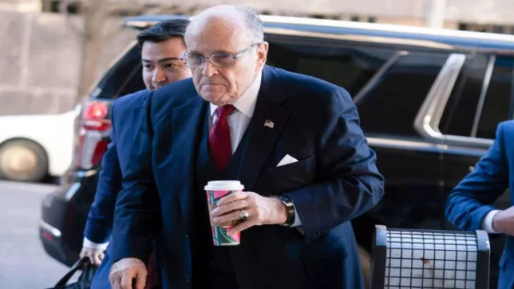 Trampın keçmiş vəkilinə “ölüm cəzası” kimi cərimə