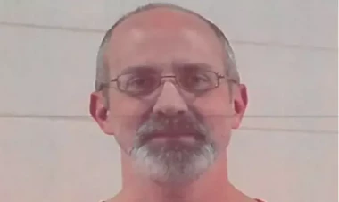 Müsəlman şagirdini İsrailə görə hədələdi 