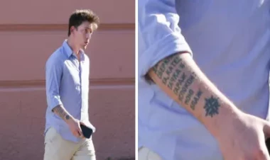 Prezidentin müşaviri Rus dilində yazılmış döyməsi ilə diqqət çəkdi - FOTO