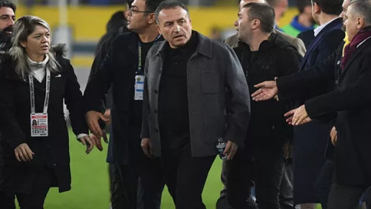 Hakimi döyən Faruk Koca ömürlük futboldan uzaqlaşdırıldı