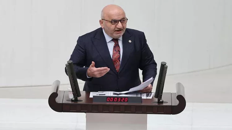 Türkiyə parlamentində huşunu itirən deputat öldü - VİDEO