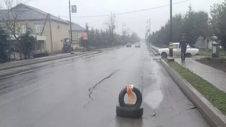 Daha bir yol çökdü - FOTO