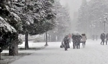 DƏHŞƏT: Uşaqlar otuz dərəcə şaxtada avtobusdan atıldı