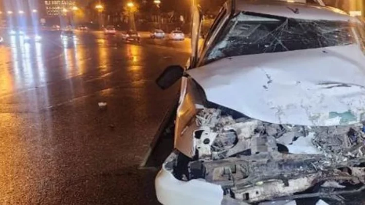 Paytaxtda avtomobillər toqquşdu: yaralı sürücü... - FOTO