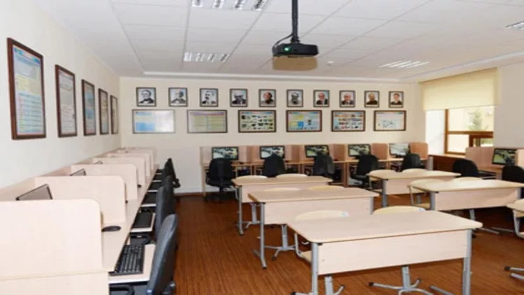 Məktəbdə dəhşətli olay - 10-larla şagird və direktor yaralandı