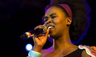 Məşhur müğənni 35 yaşında dünyasını dəyişdi - FOTO