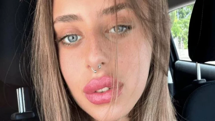 Girovluqdan azad edilmiş qız terrorçulara döymə ilə mesaj göndərdi - FOTOlar