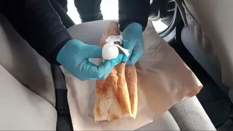 Çörəyin içindən görün nə çıxdı - FOTOlar