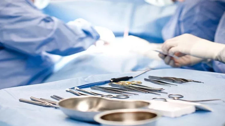 Bel ağrısından şikayət edən kişinin qarnından görün nə tapıldı - FOTOlar