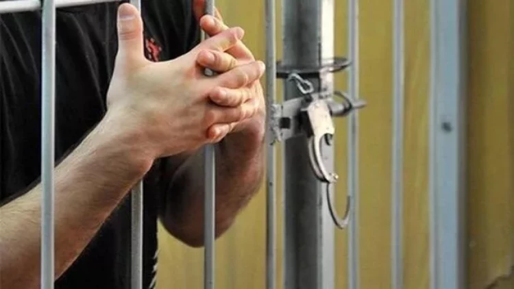 11 il əvvəl rus yeniyetməni bıçaqlayan şəxs həbs edilmədi