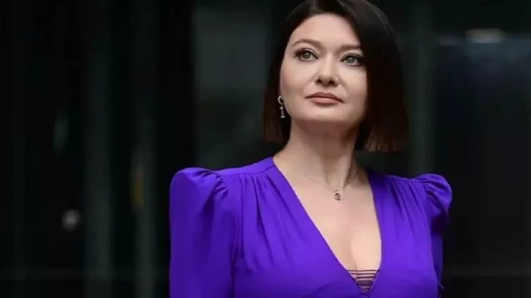 Nurgül Yeşilçay dərin yarığı ilə səs-küy yaratdı: Dəyişməyən gözəllik - FOTOlar