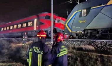 2 qatar toqquşdu: 17 YARALI