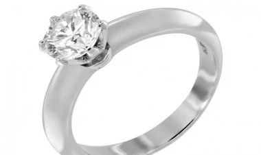 Milyonluq üzüyünü oteldə itirdi