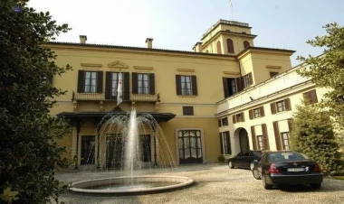 Berluskoninin XVIII əsrə aid malikanəsi satılır - FOTO