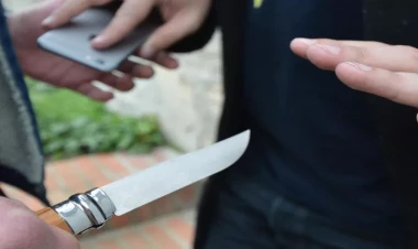 Azərbaycanda məktəblini bıçaqladılar