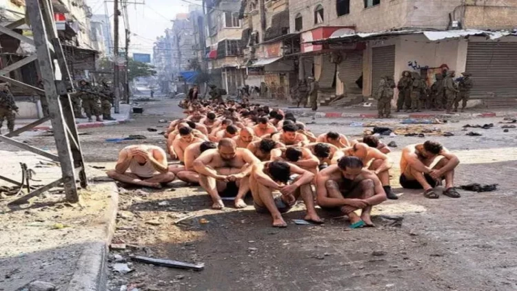 Qəzzada küçədə əsirləri soyundurub diz çökdürdülər - FOTO