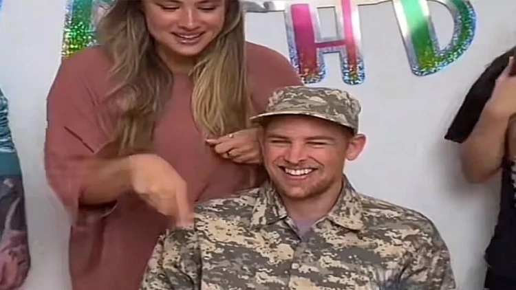 Tortun üzərində arvadının göbəyi açıq şəklini görən hərbçi şok yaşadı - FOTO