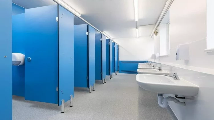 Yeniyetmə qızlardan skandal görüntülər - tualetə aparıb... - FOTOlar