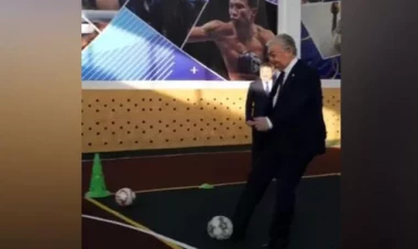 Tokayev futbol məharətini göstərdi - VİDEO