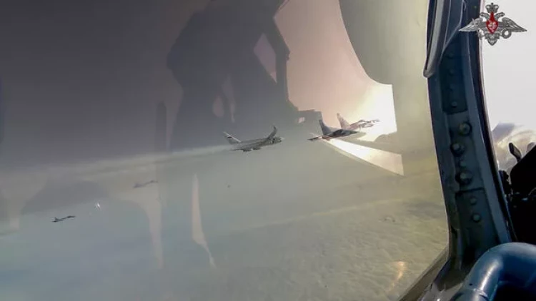 Putinin BƏƏ-yə səfərində diqqətçəkən məqam - 4 döyüş təyyarəsi... - VİDEO